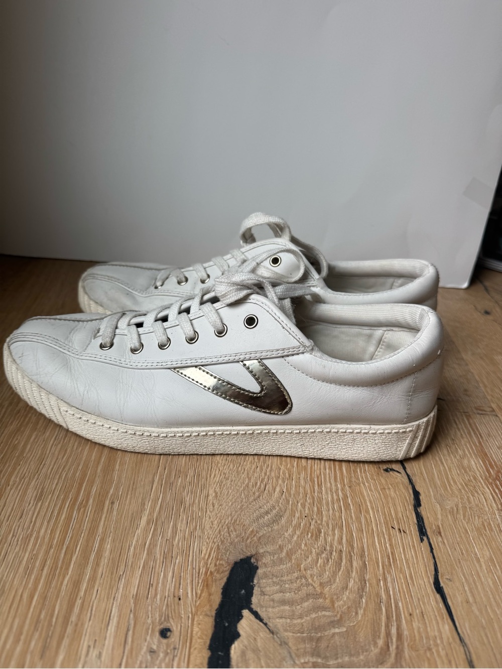 Reform Classic White Leather sneakers sz 10 women’s Price Firm!